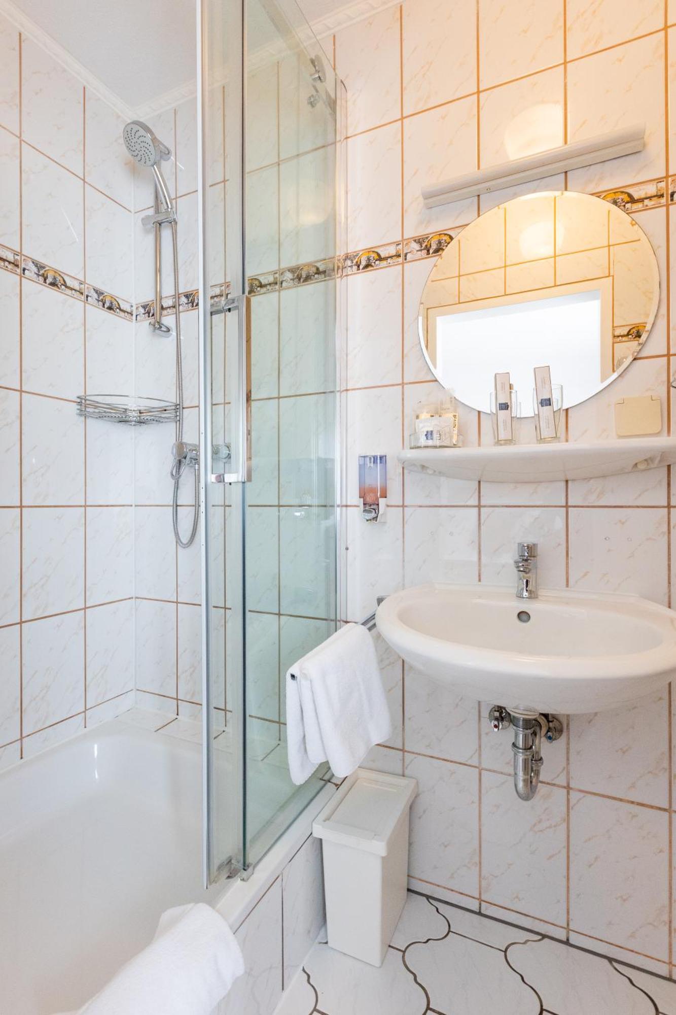 Hotel Weinhaus Wiedemann Ginsheim-Gustavsburg Chambre photo